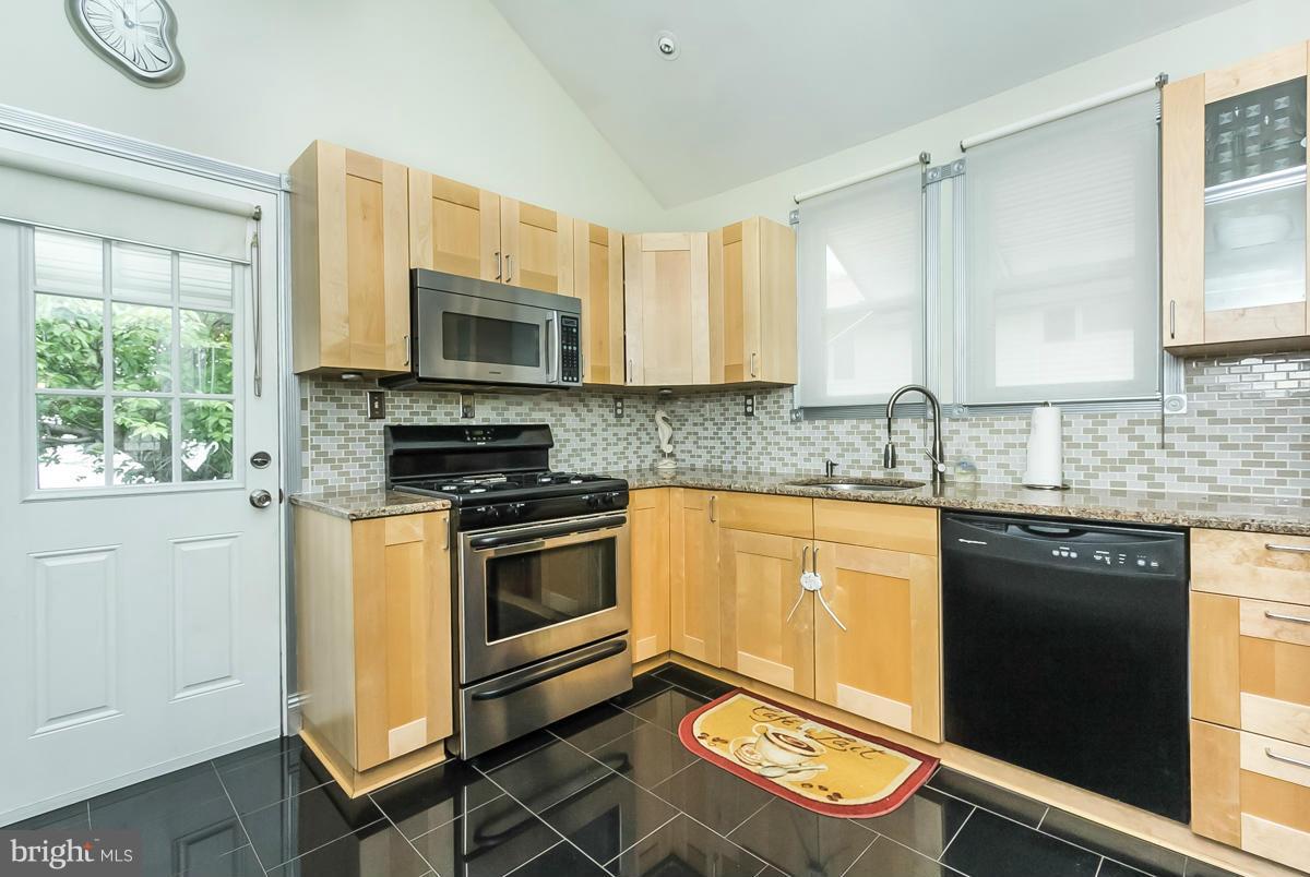 6950 German Hill Road Baltimore, MD 21222 - Photo 8 of 18 Kitchen