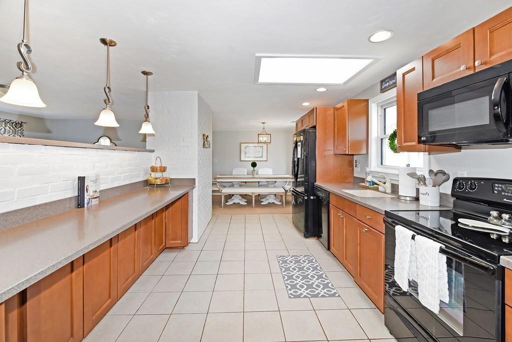 31 William Road Holbrook, MA 02343 - Photo 8 of 33 Gallery Image 8