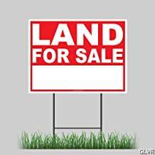 a street sign that is on a wall