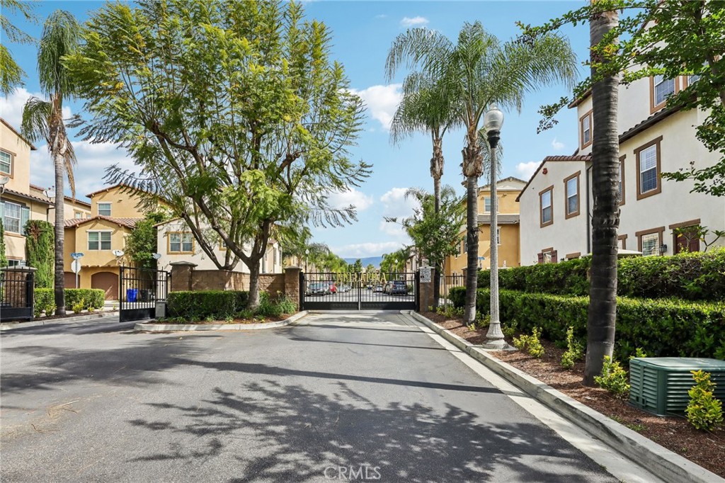 4183 Vía Napoli Montclair, CA 91763 - Photo 37 of 38