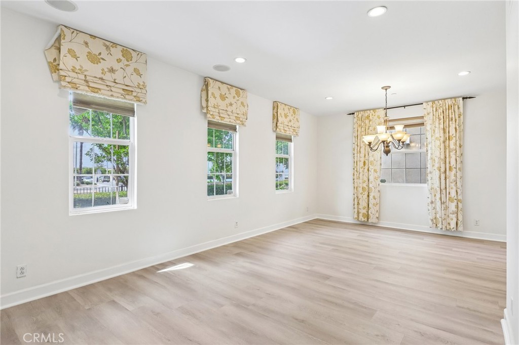 4183 Vía Napoli Montclair, CA 91763 - Photo 5 of 38