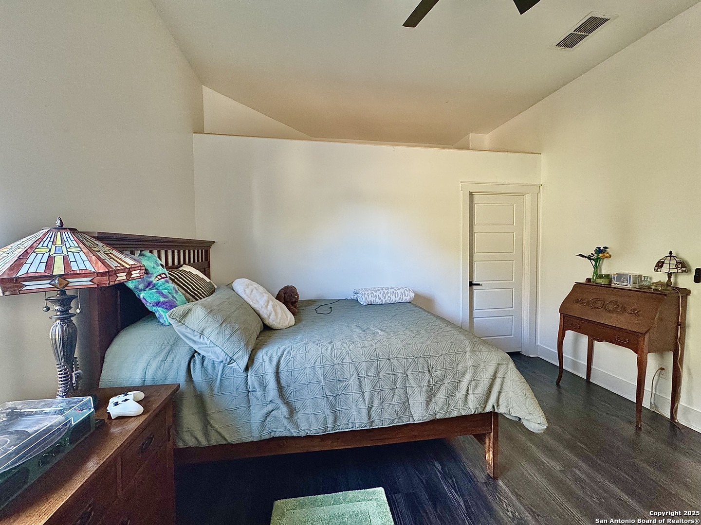 1106 North High Street Uvalde, TX 78801 - Photo 6 of 26 a bedroom with a bed and a table