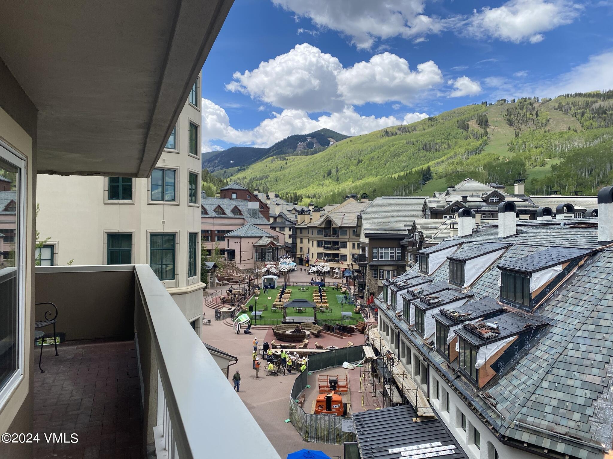 210 Offerson Road, Unit R217 WEEK 35 Beaver Creek, CO 81620 - Photo 2 of 26 a view of a terrace with couches and potted plants