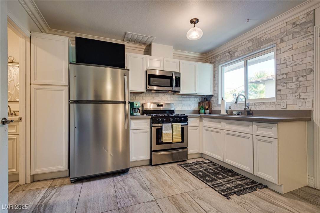 1321 South 7th Street Las Vegas, NV 89104 - Photo 38 of 47 Kitchen with appliances with stainless steel finis