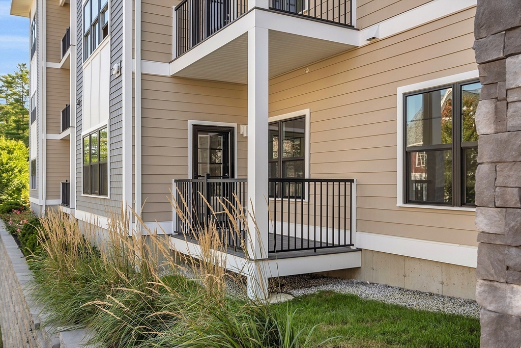 55 Pointe Place, Unit 106 Dover, NH 03820 - Photo 3 of 42