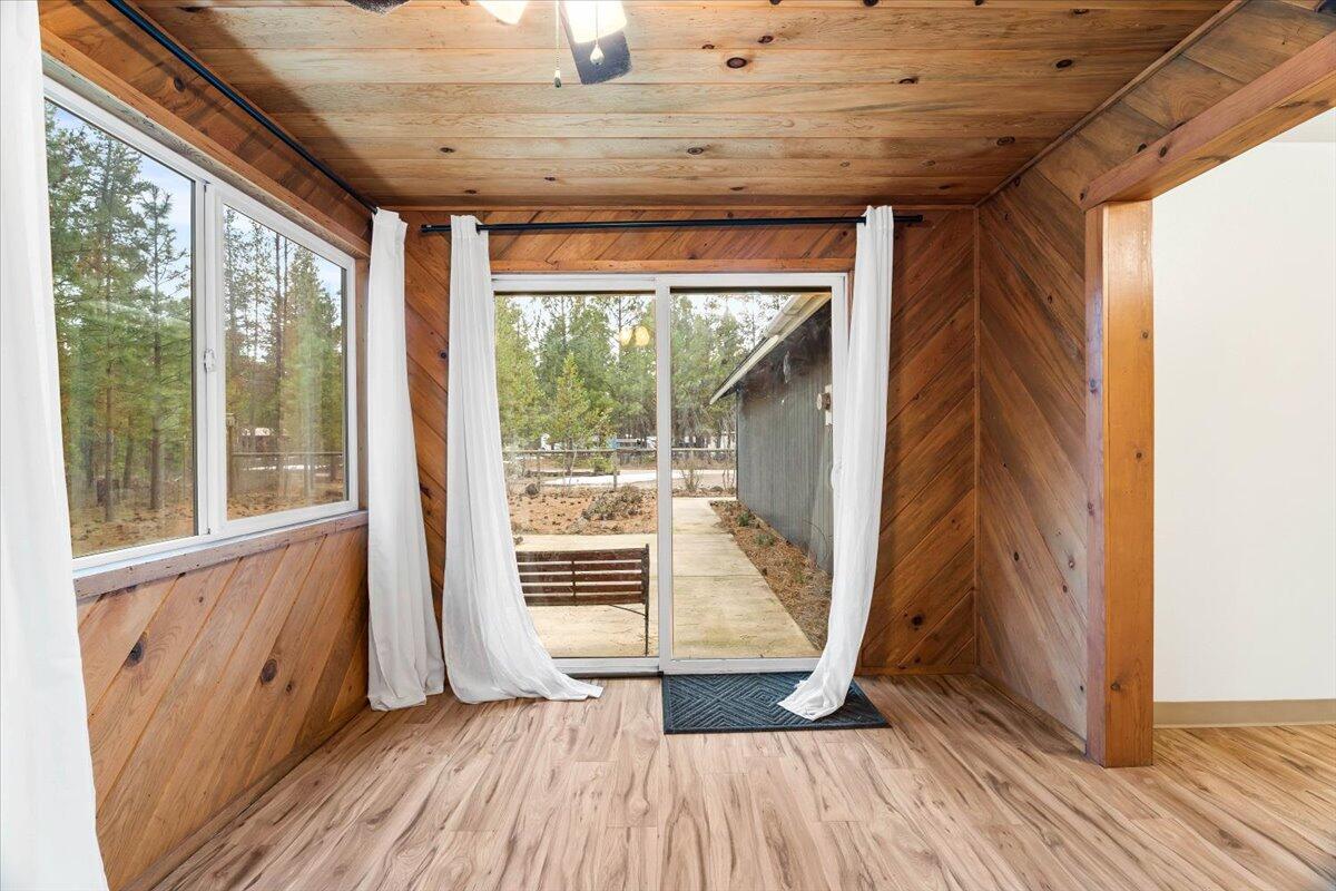 51520 Ash Road La Pine, OR 97739 - Photo 24 of 57 32-Sun Room