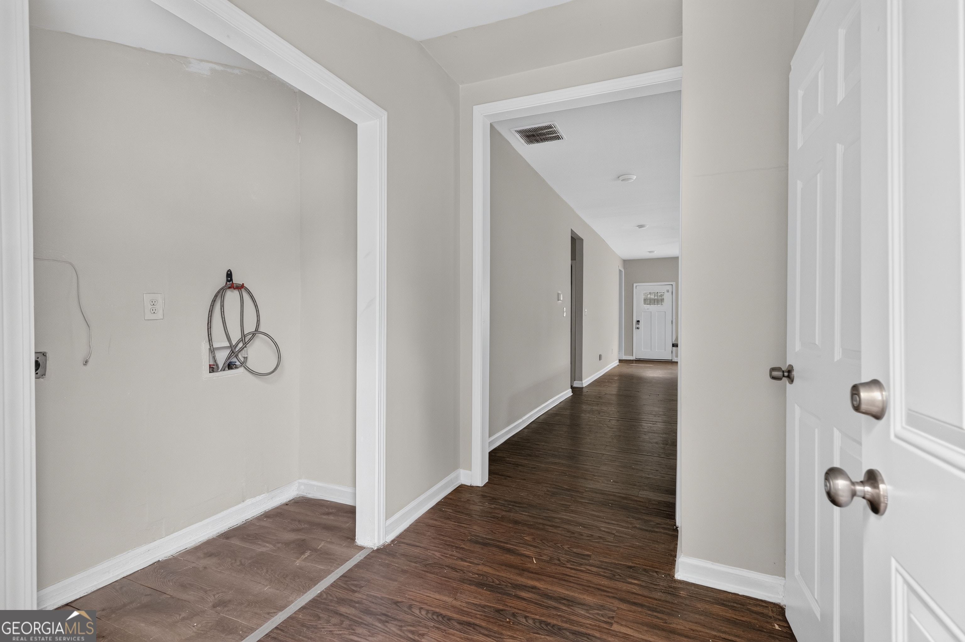 1596 Jonesboro Road Southeast Atlanta, GA 30315 - Photo 10 of 23 Gallery Image 10