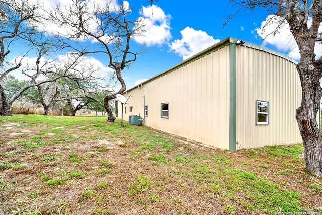 $269,000 | 498 County Road 124, Floresville, TX 78114