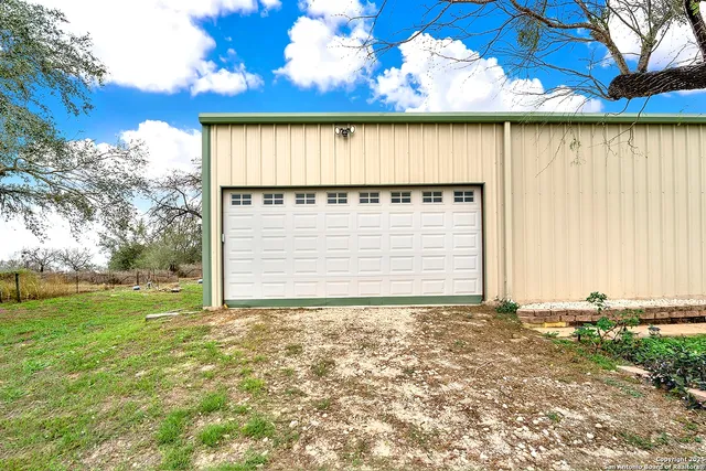 $269,000 | 498 County Road 124, Floresville, TX 78114