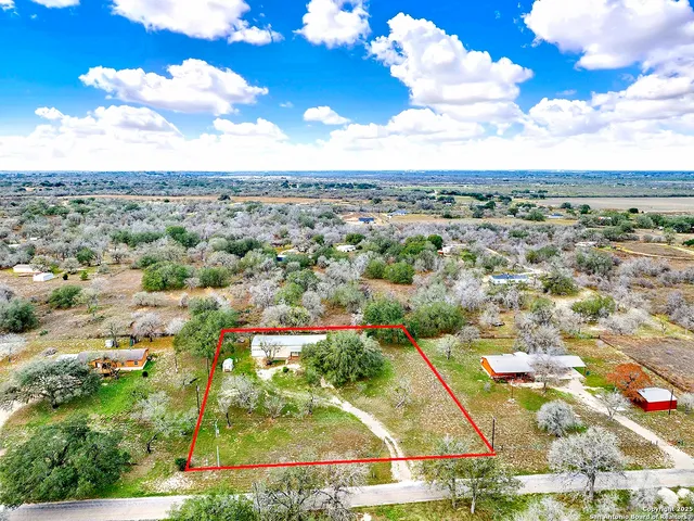 $269,000 | 498 County Road 124, Floresville, TX 78114