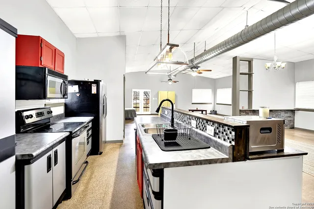 $269,000 | 498 County Road 124, Floresville, TX 78114