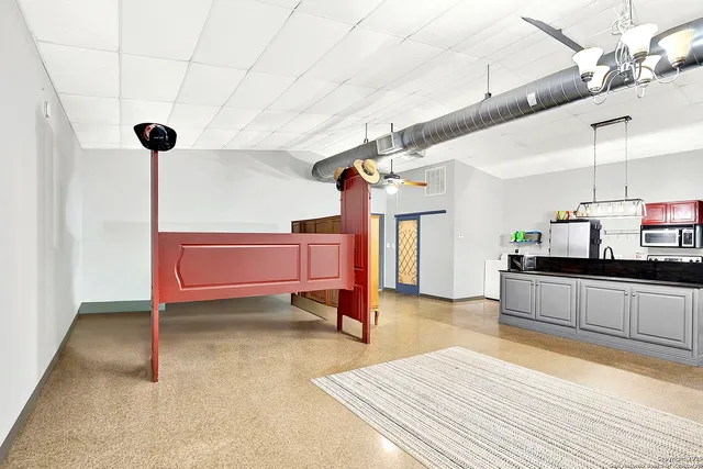 $269,000 | 498 County Road 124, Floresville, TX 78114