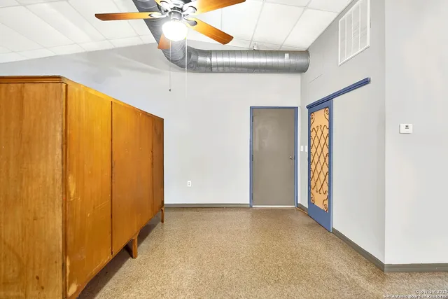 $269,000 | 498 County Road 124, Floresville, TX 78114