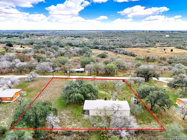 $269,000 | 498 County Road 124, Floresville, TX 78114