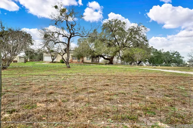$269,000 | 498 County Road 124, Floresville, TX 78114