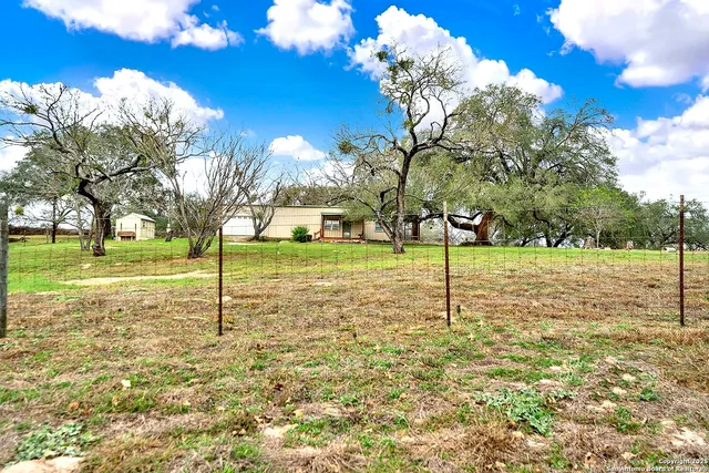 $269,000 | 498 County Road 124, Floresville, TX 78114