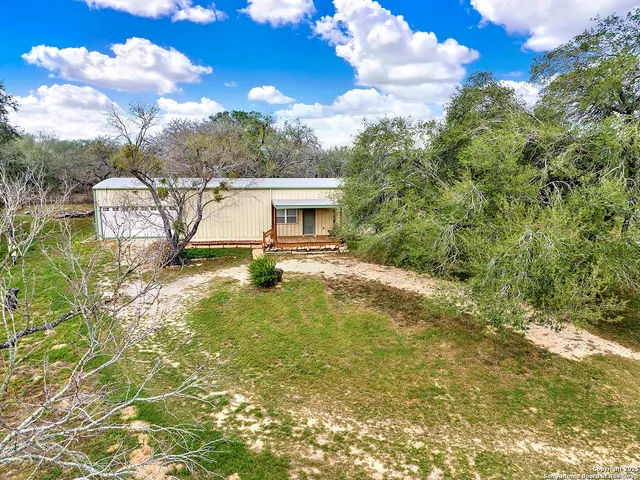$269,000 | 498 County Road 124, Floresville, TX 78114