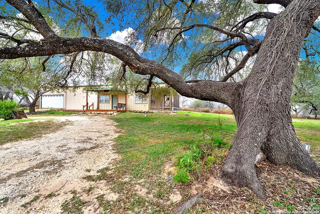 $269,000 | 498 County Road 124, Floresville, TX 78114