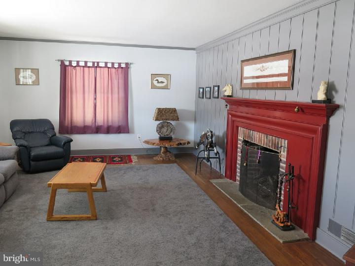 625 Bayard Road Kennett Square, PA 19348 - Photo 11 of 25 Living Room
