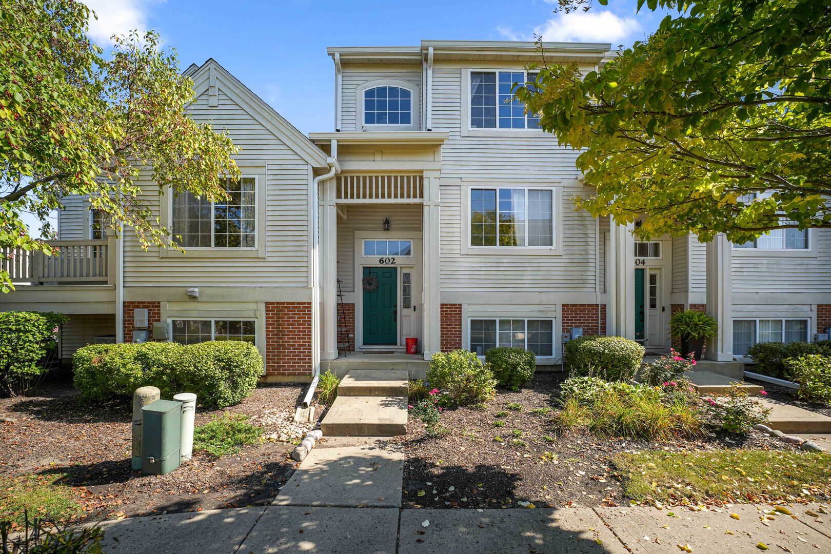 602 South Rosehall Lane Round Lake, IL 60073 - Photo 1 of 19 a front view of a house with garden