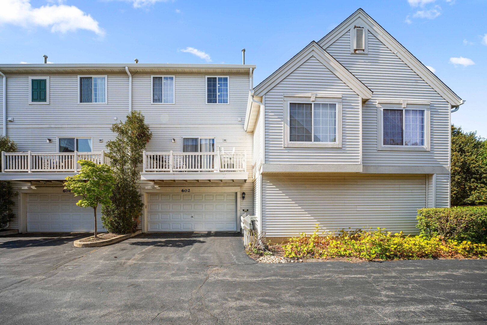 602 South Rosehall Lane Round Lake, IL 60073 - Photo 3 of 19 a front view of a house with a garden
