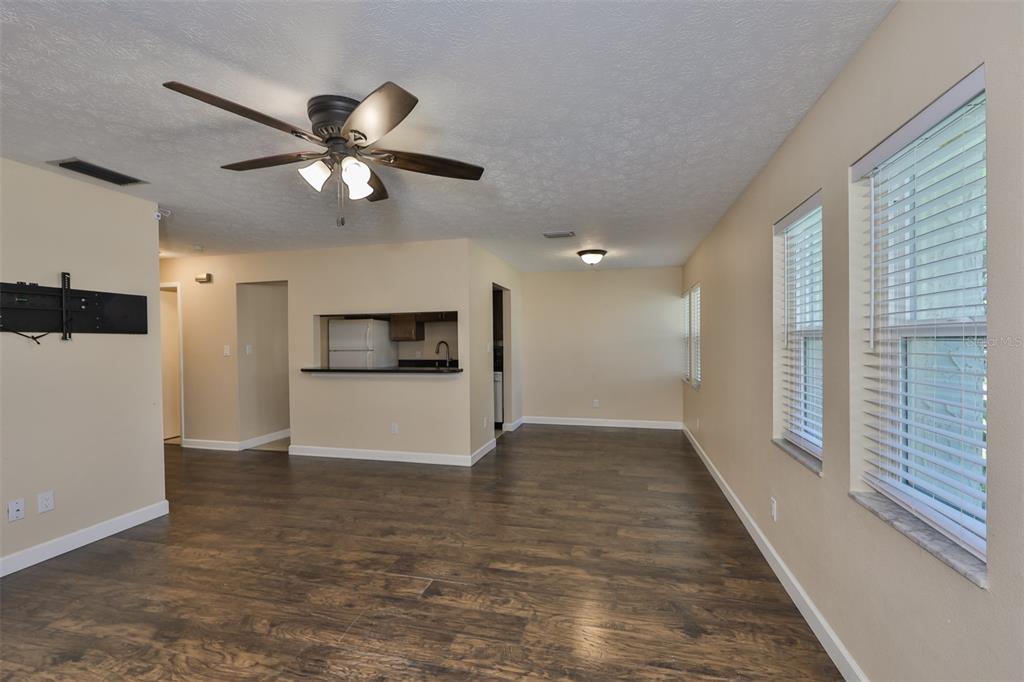 105 North Kingsway Road Seffner, FL 33584 - Photo 8 of 32 Gallery Image 8