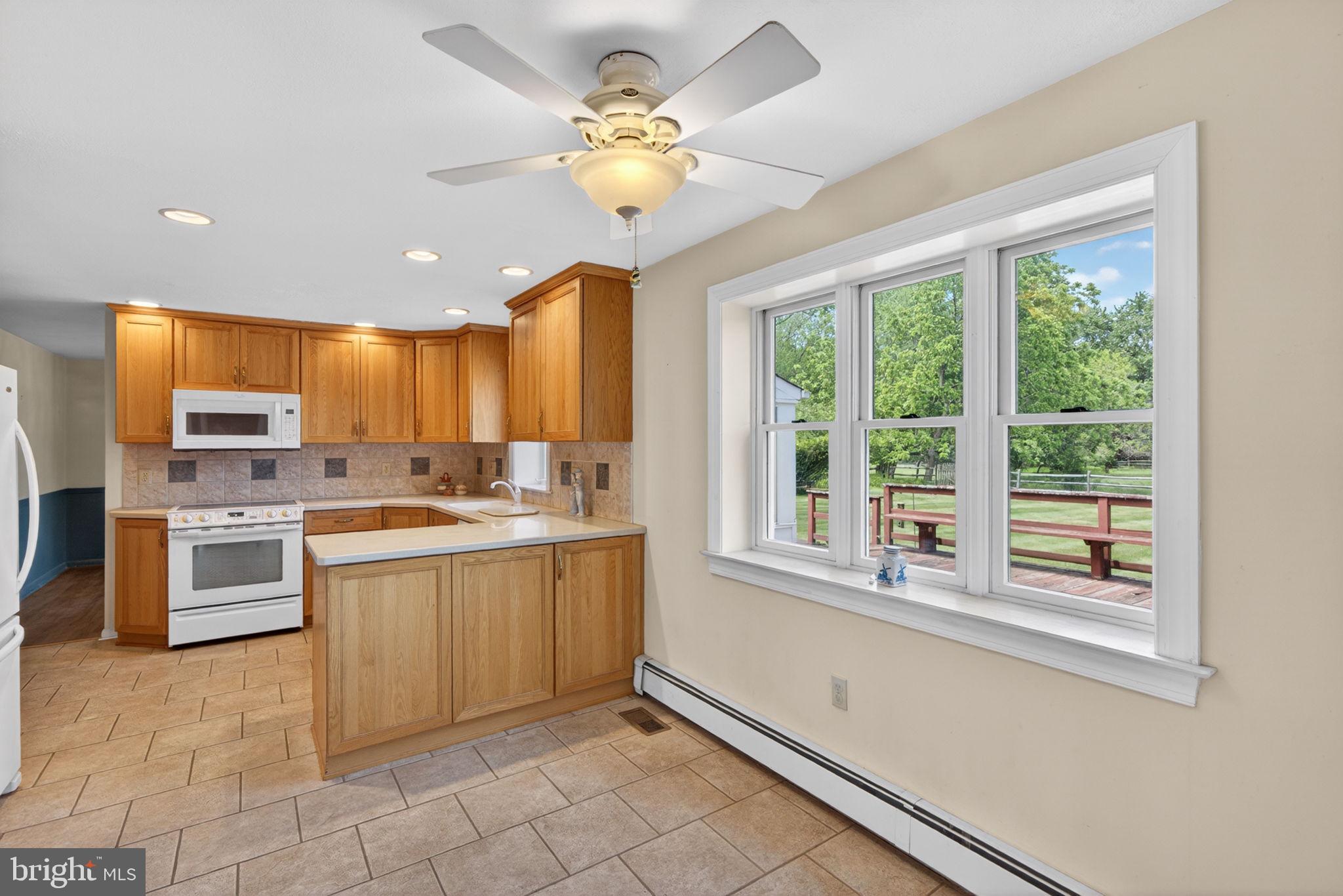 324 Wrights Road Newtown, PA 18940 - Photo 19 of 36 Kitchen