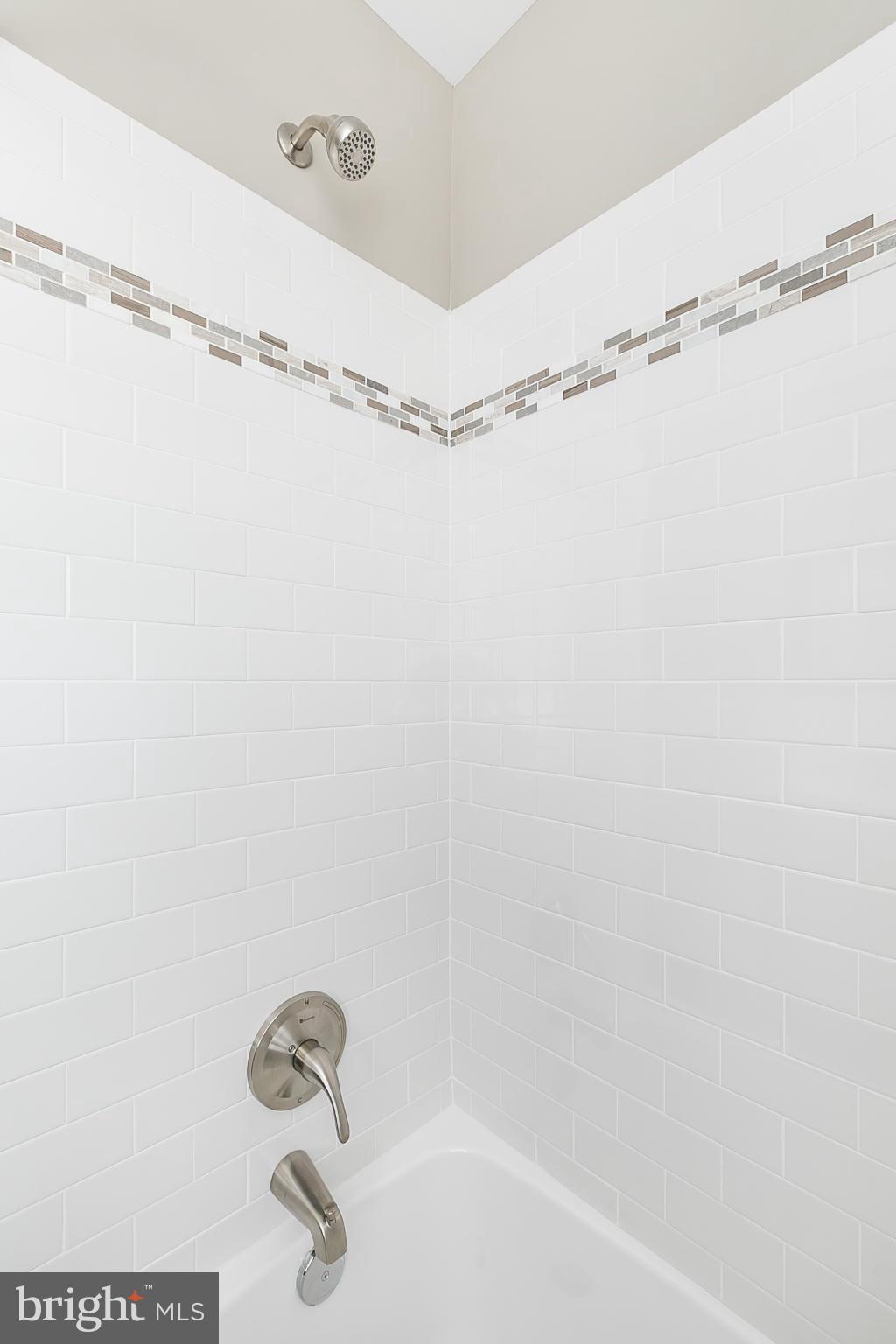 8429 Greenway Road Baltimore, MD 21286 - Photo 19 of 30 Accent Tile in Bathtub