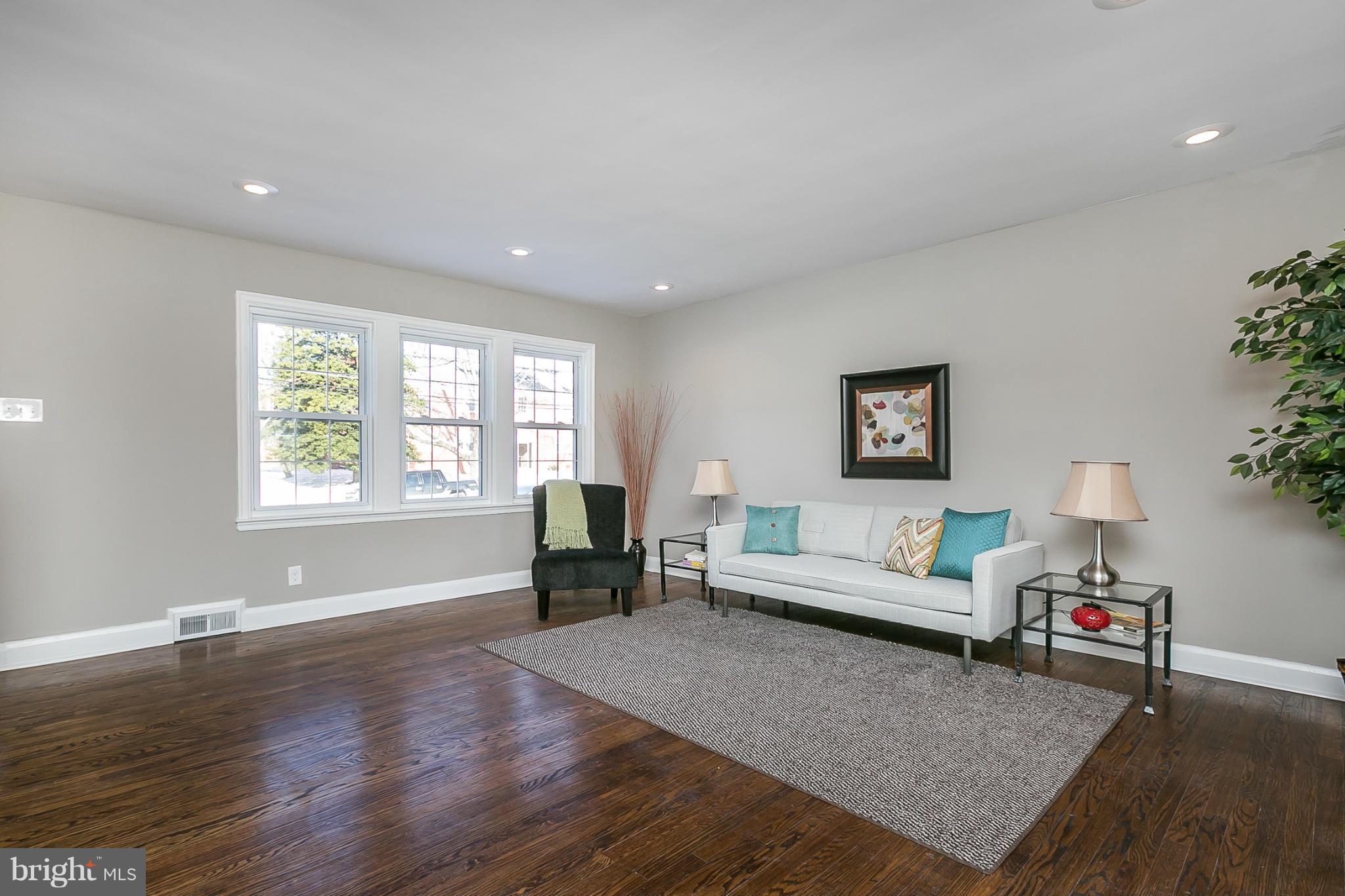 8429 Greenway Road Baltimore, MD 21286 - Photo 8 of 30 Spacious & Bright Living Room