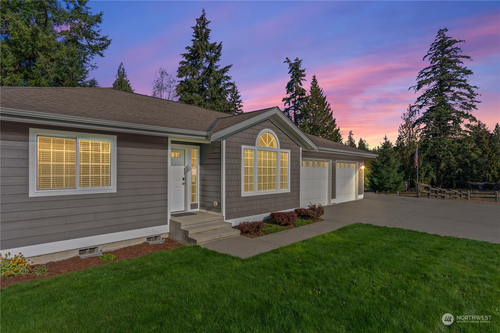 1189 Spiketon Road Buckley, WA 98321 - Photo 4 of 31 a front view of a house with a garden