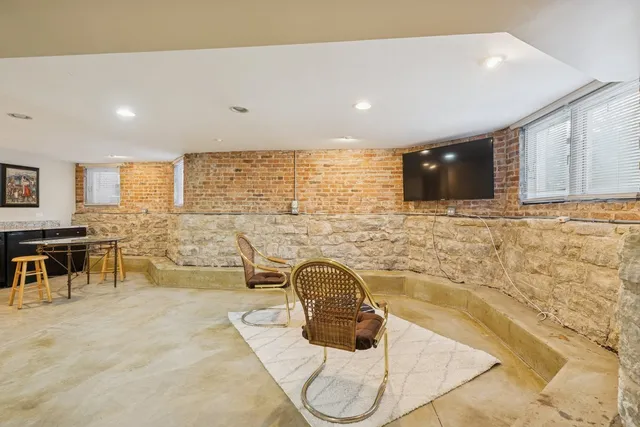 $799,900 | 1122 South Oak Park Avenue, Oak Park, IL 60304