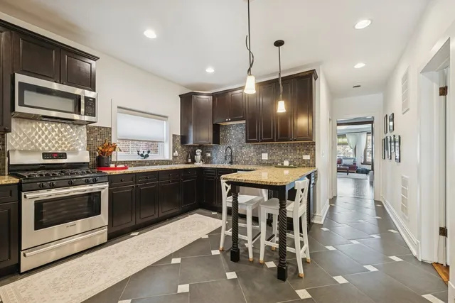 $799,900 | 1122 South Oak Park Avenue, Oak Park, IL 60304