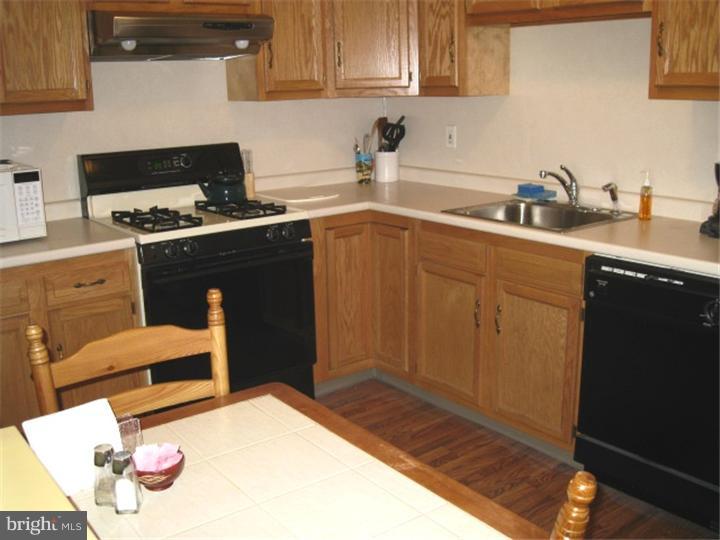 49202 Delaire Landing Road, Unit 202 Philadelphia, PA 19114 - Photo 6 of 25 Kitchen