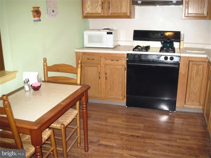 49202 Delaire Landing Road, Unit 202 Philadelphia, PA 19114 - Photo 7 of 25 Kitchen