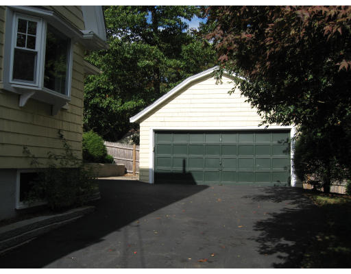 4 Hollywood Road Winchester, MA 01890 - Photo 16 of 17