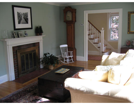 4 Hollywood Road Winchester, MA 01890 - Photo 3 of 17