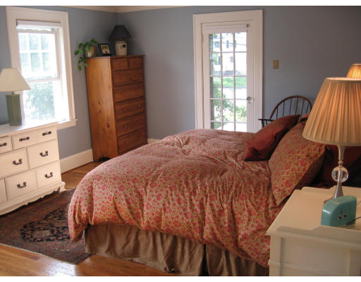 4 Hollywood Road Winchester, MA 01890 - Photo 9 of 17