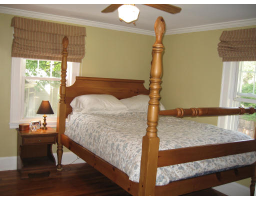 4 Hollywood Road Winchester, MA 01890 - Photo 10 of 17