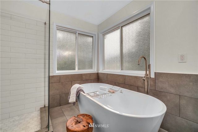 $1,525,000 | 15411 93rd Place Northeast, Bothell, WA 98011