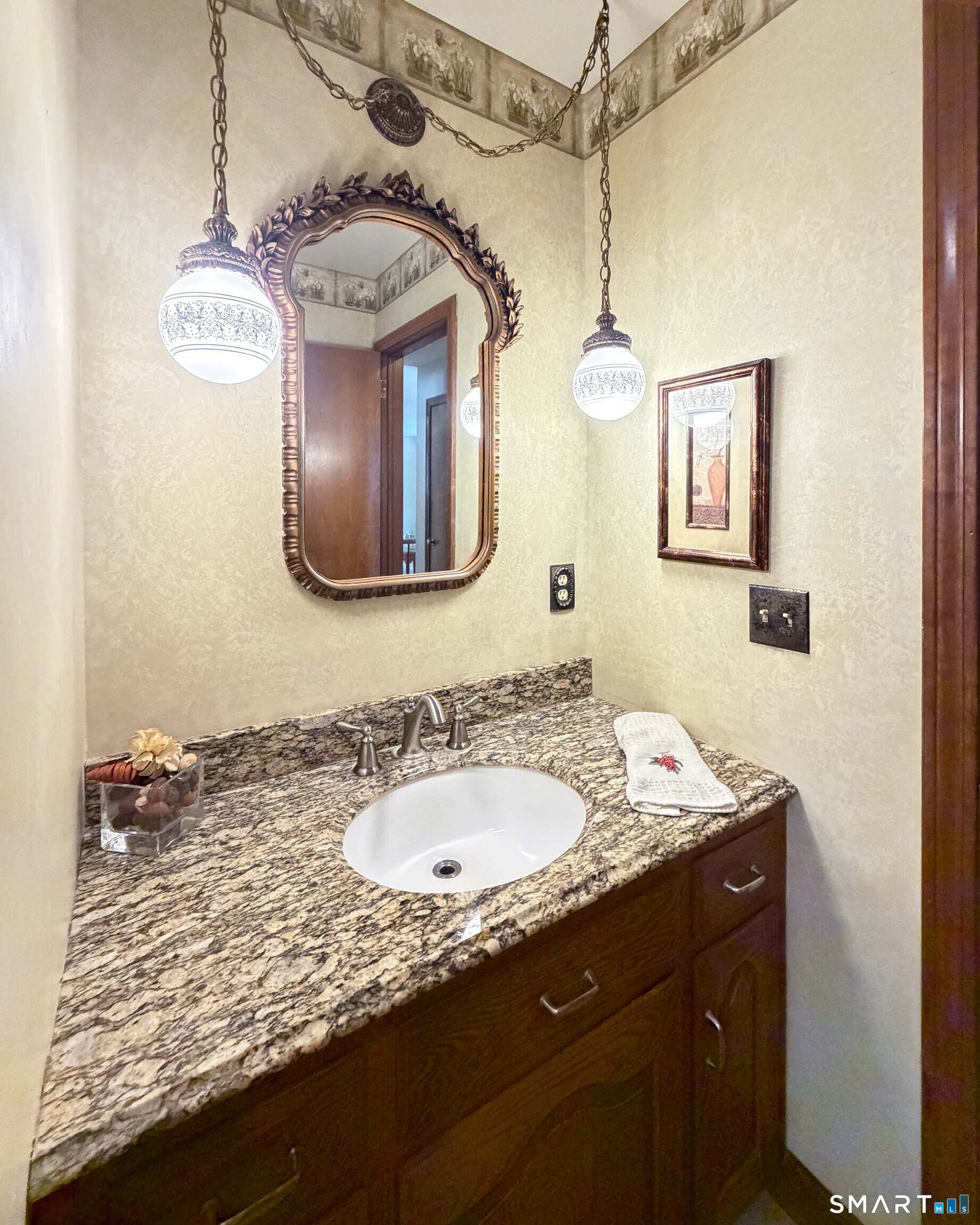 1258 Saybrook Road Middletown, CT 06457 - Photo 17 of 40
