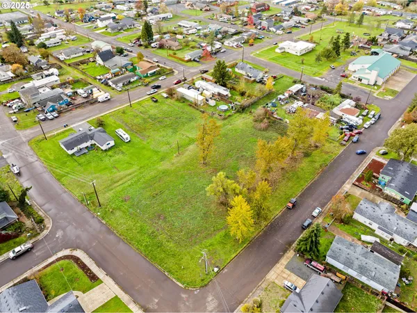 $1,150,000 | 287 East 3rd Street, Lowell, OR 97452