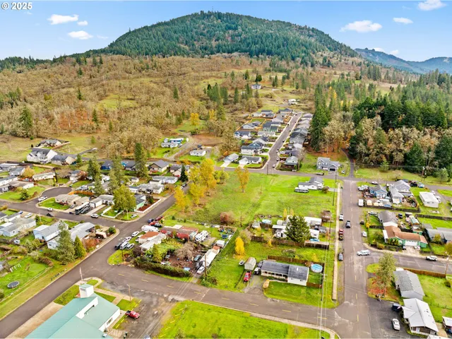 $1,355,000 | 287 East 3rd Street, Lowell, OR 97452