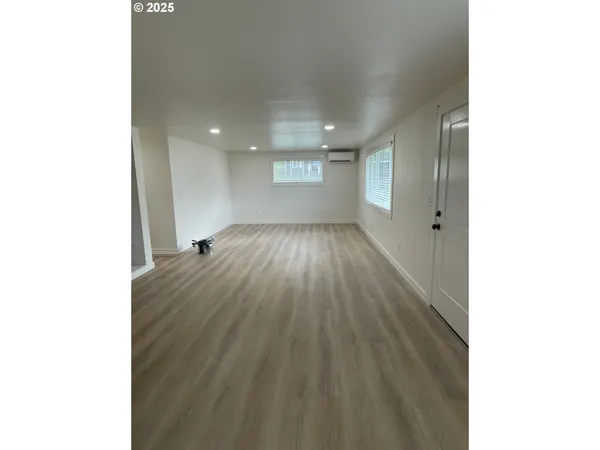 $1,150,000 | 287 East 3rd Street, Lowell, OR 97452