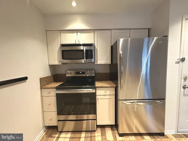 $2,100 | 3309 Wyndham Circle, Unit 3178, Alexandria, VA 22302