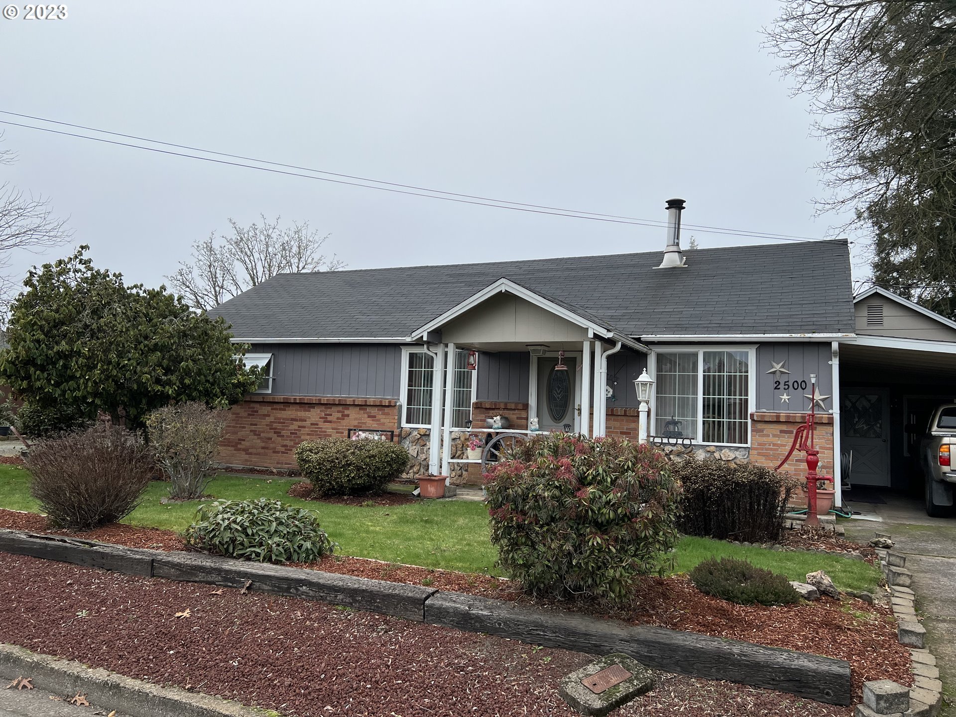 2500 J Street Springfield, OR 97477 - Photo 1 of 27 a front view of a house with garden