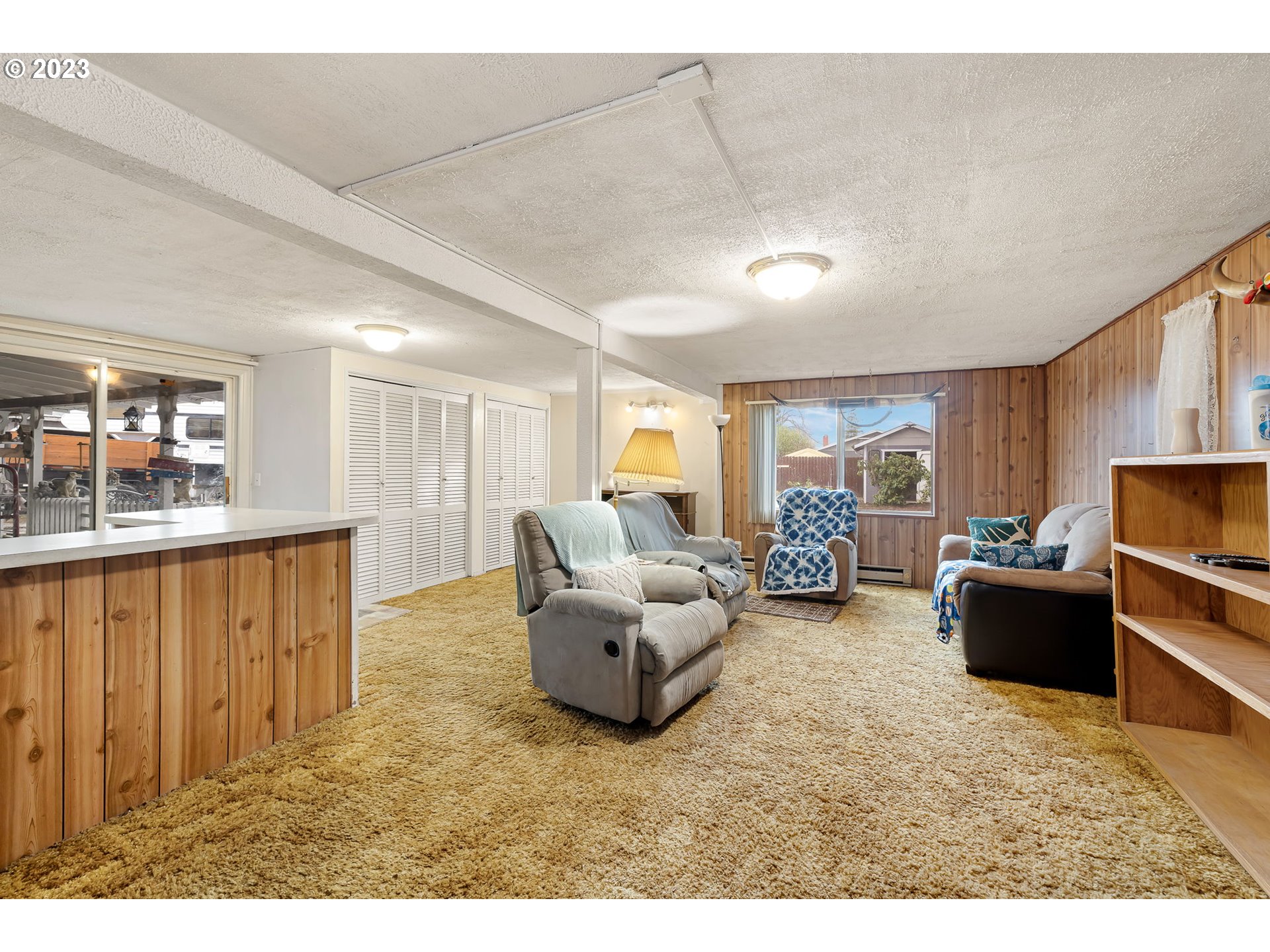 2500 J Street Springfield, OR 97477 - Photo 15 of 27 a living room with furniture and a window