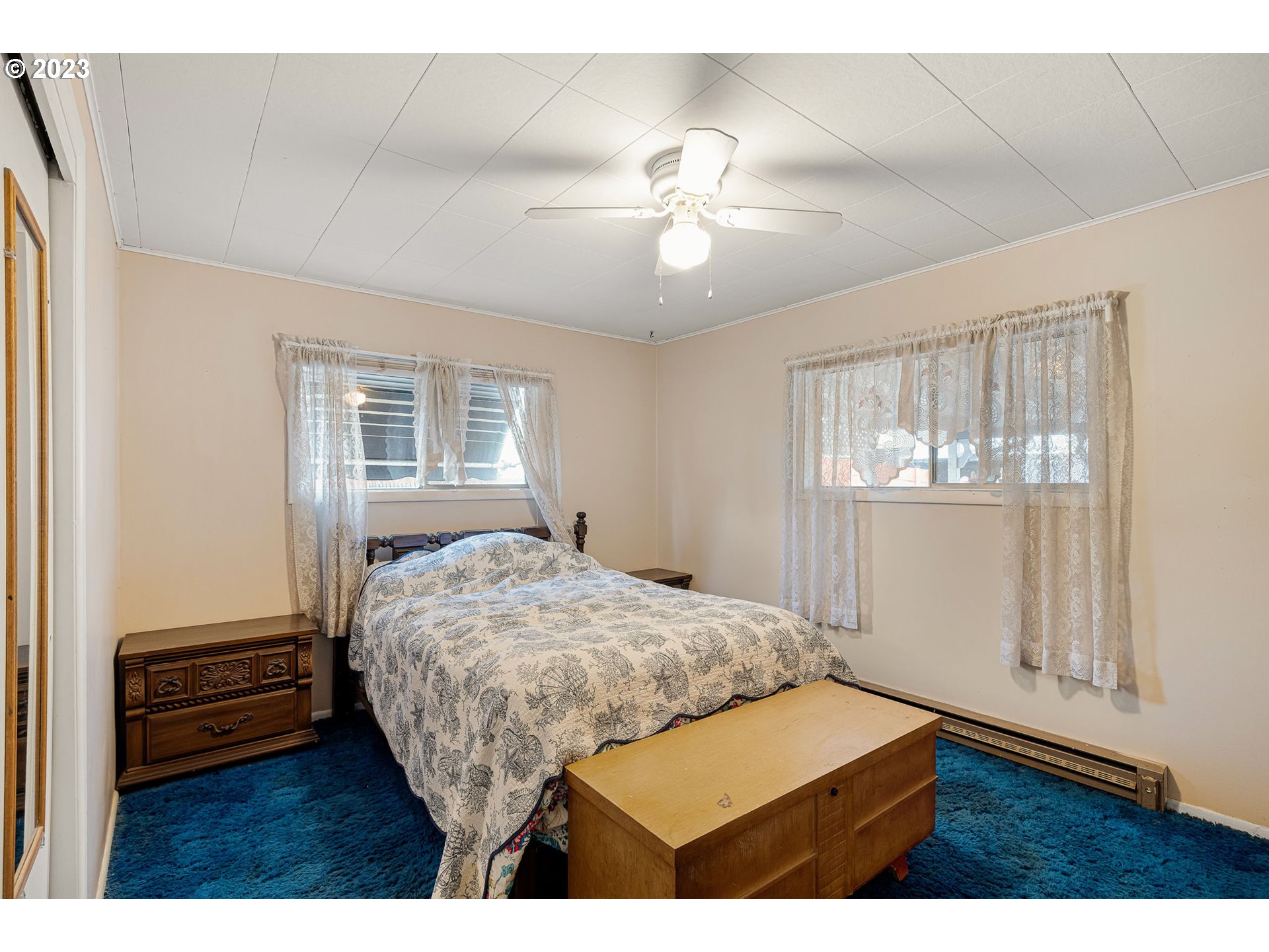 2500 J Street Springfield, OR 97477 - Photo 17 of 27 a living room with furniture and chandelier