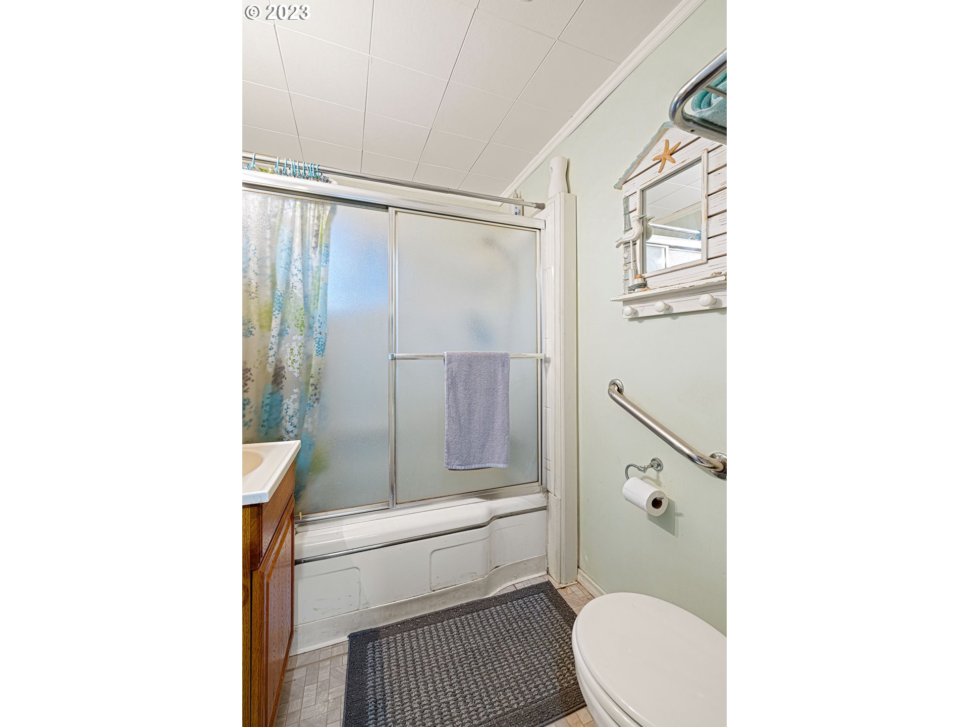2500 J Street Springfield, OR 97477 - Photo 22 of 27 a bathroom with a toilet and a shower