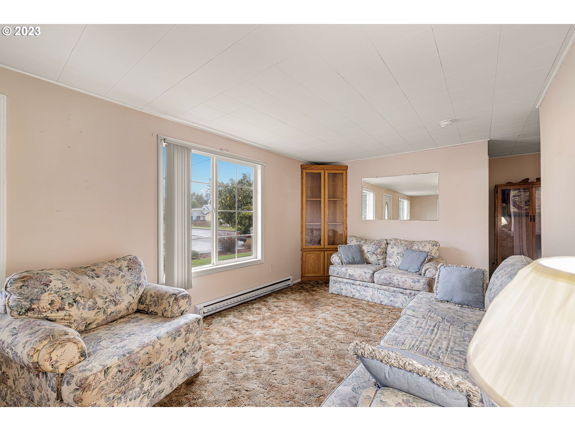 2500 J Street Springfield, OR 97477 - Photo 8 of 27 a living room with furniture and a window
