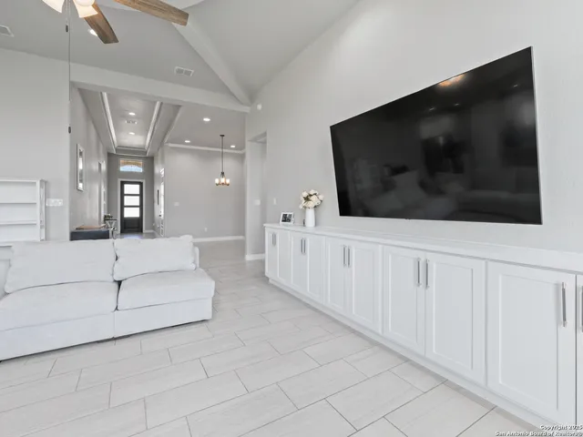 $499,500 | 132 West Medium Meadow Drive, Lytle, TX 78052